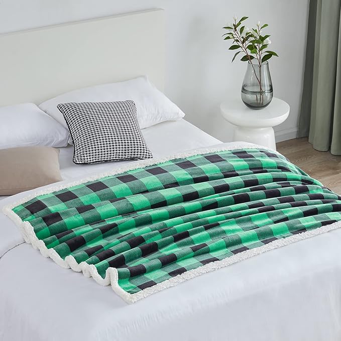 Touchat Sherpa Green and Black Buffalo Plaid Christmas Twin Blanket 60" X 70", Fuzzy Fluffy Soft Cozy Blanket, Fleece Flannel Plush Microfiber Blanket for Couch Bed Sofa (Green and Black)