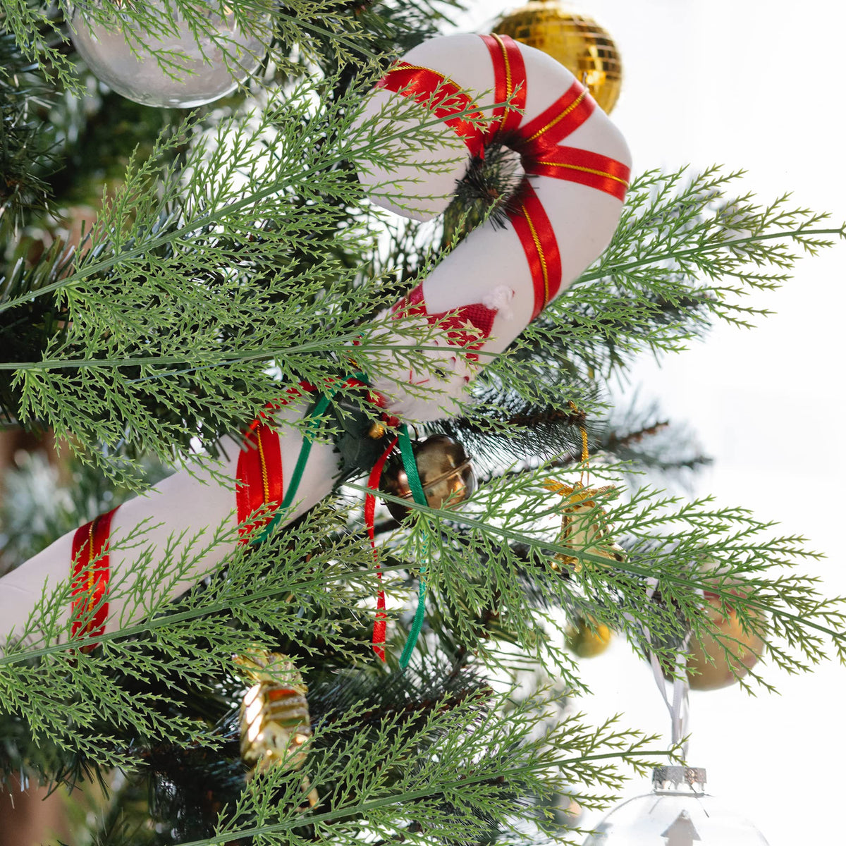 Alpurple 40 PCS Artificial Pine Leaves Branches-13.7 Inches Fake Greenery Pine Sprigs-Faux Picks for DIY Garland Wreath Christmas Embellishing and Home Garden Decoration (40PCS)