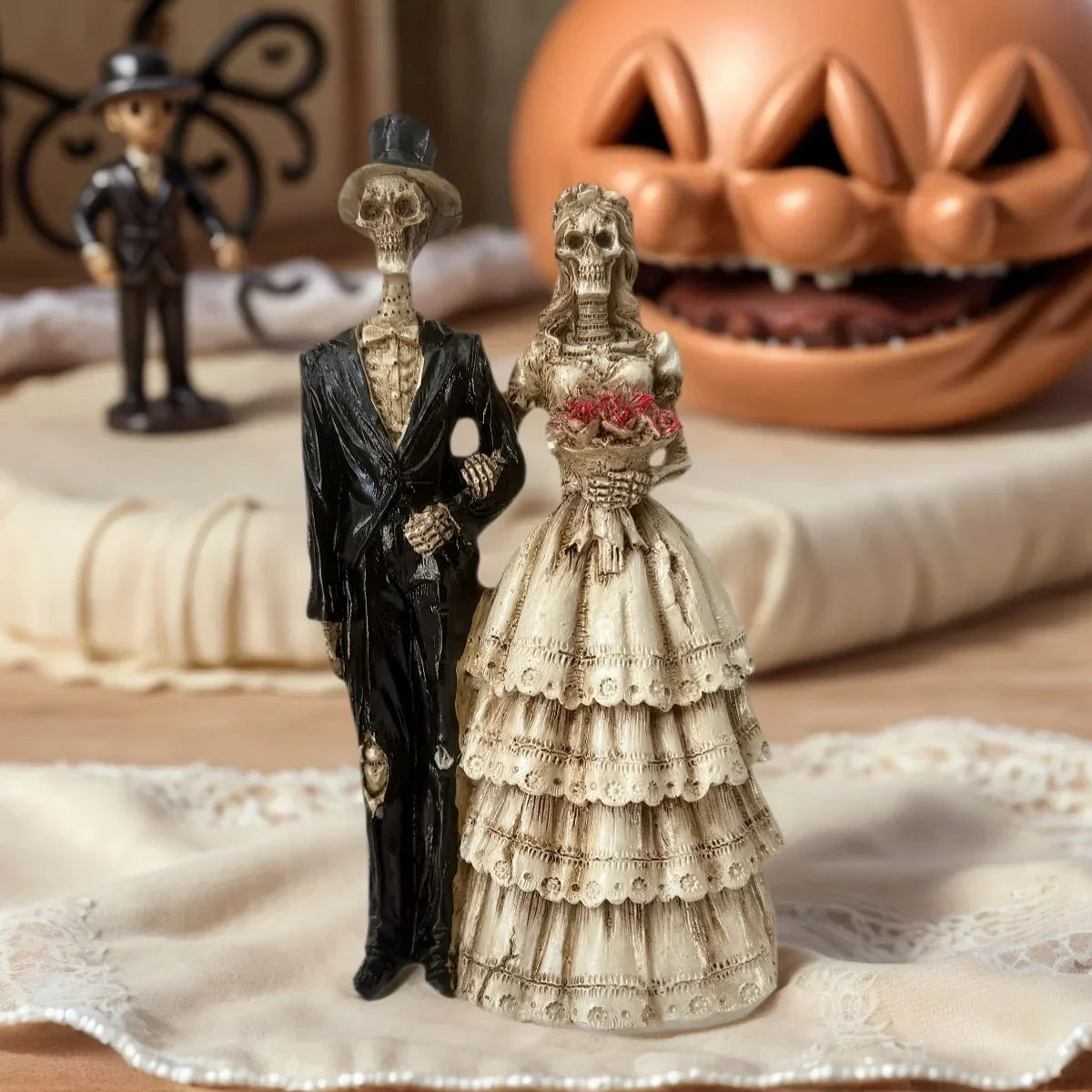 1 Halloween Couple Skeleton Statue Ornament, Vintage Wedding Dress Style, Home Desktop Party Decoration, Spooky and Romantic Atmosphere Item